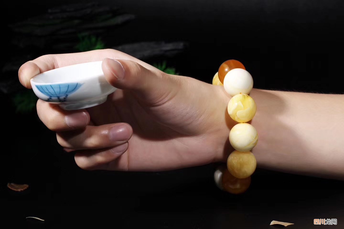 几万块的天然蜜蜡居然闻不到松香味，难道我感冒了！