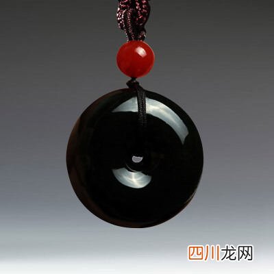 和田玉里面有黑色的是叫什么 黑色和田玉