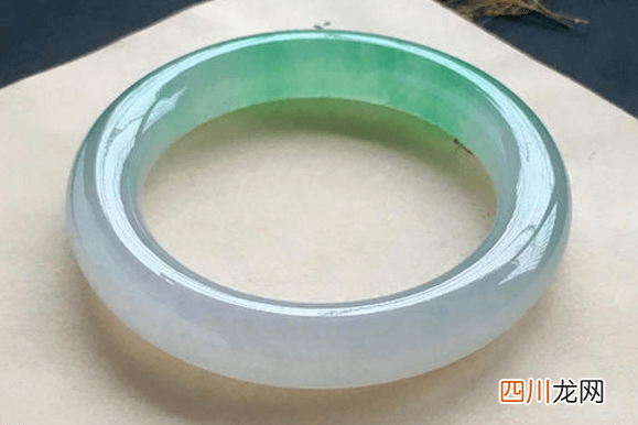 养玉很重要，分享翡翠手镯的日常保养知识