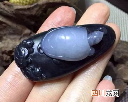 和田玉带在身上有什么好处 和田玉带身上可以防辐射吗