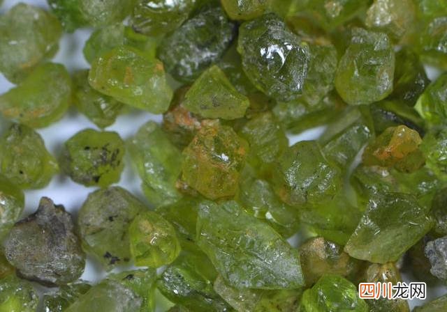 橄榄石的功效与作用有哪些？橄榄石多少钱