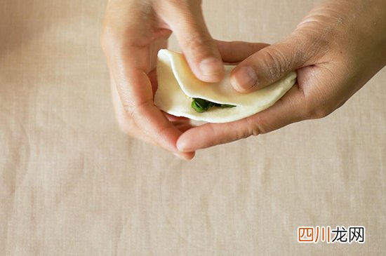 韭菜盒子的做法