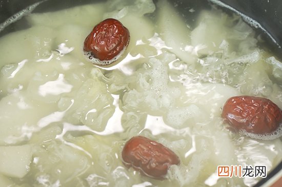 银耳雪梨汤的做法