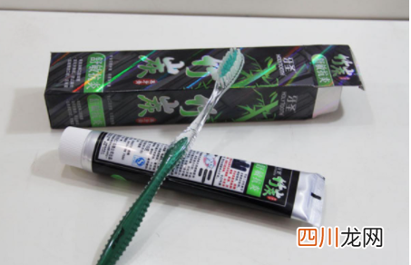 竹炭牙膏真的能刷白牙齿嘛
