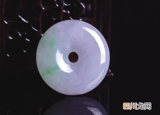 翡翠的价格为什么这么高，难道是商家在“炒作”？