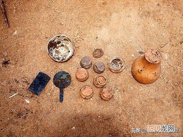 老手盗山上财主墓，购盗墓工具时特提醒同伙买3根钓鱼杆，做啥？
