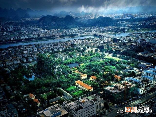我国唯一建在5A景区的大学，游客进去要买票