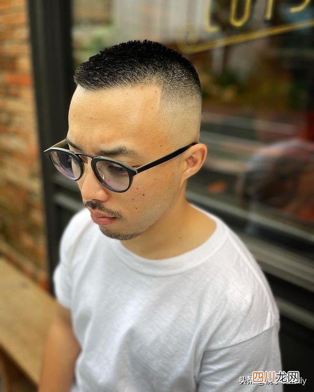 过年剪什么发型好看男生 男人别剪过时的发型了，春节就选这几种，造型很不赖