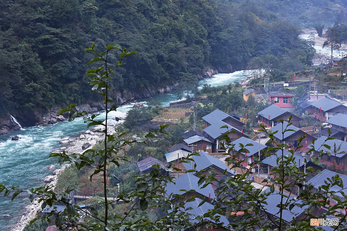 独龙江：穿云拨雾出深山