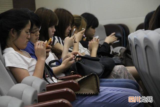 坐伤腰还是站伤腰 坐、躺、站，究竟哪种方式最伤腰？不同姿势伤腰程度都在这了