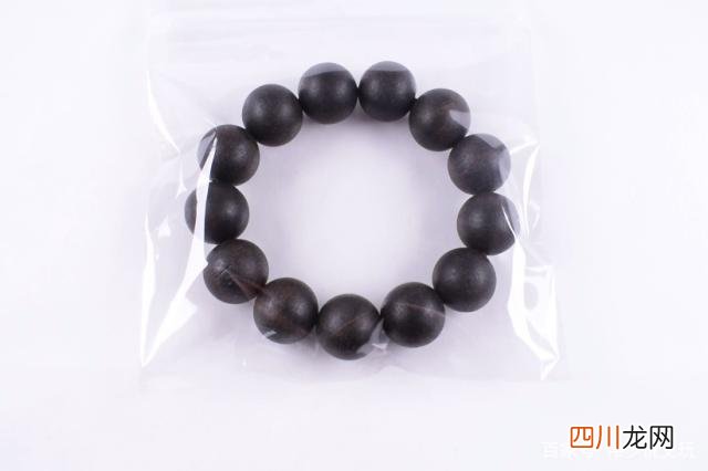 沉香手串如何正确盘玩？你知道的盘玩方法是对的吗？
