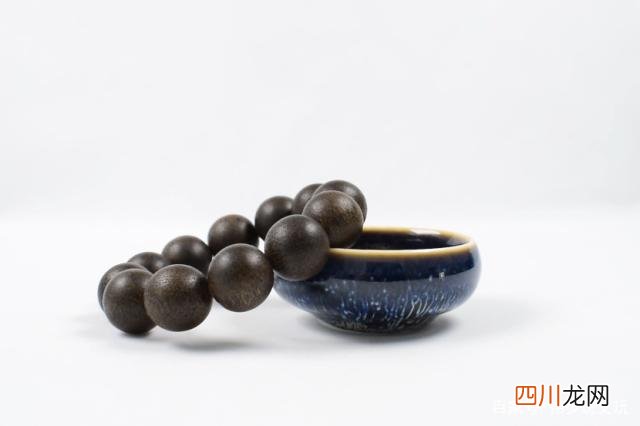 沉香手串如何正确盘玩？你知道的盘玩方法是对的吗？