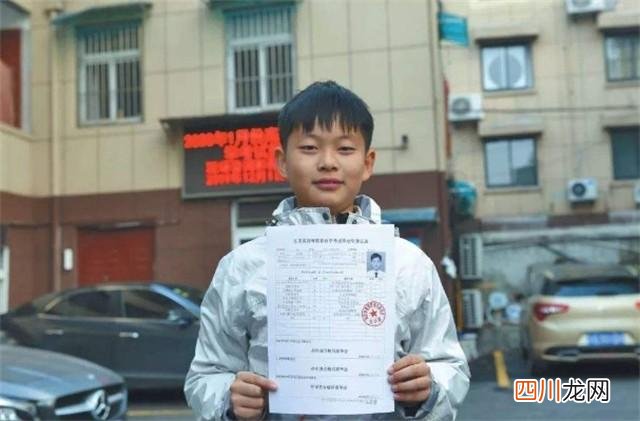 2012年，那个被“鹰爸”逼着在雪地裸跑的4岁男孩，现在14岁了