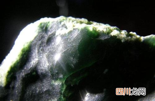翡翠的形成过程，翡翠的形成原来这么曲折