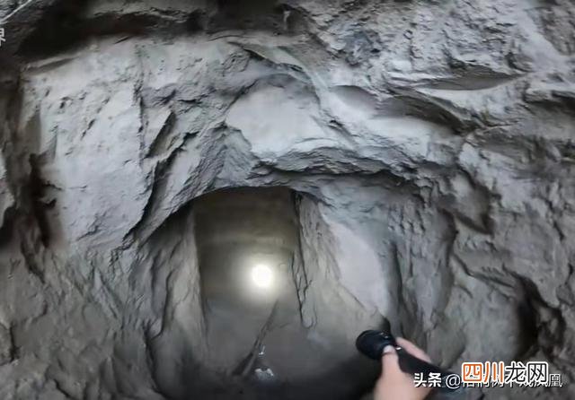 我的盗墓经历：挖到4件青铜器后不敢再往里挖了，怕洞塌了被活埋