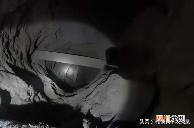 我的盗墓经历：挖到4件青铜器后不敢再往里挖了，怕洞塌了被活埋