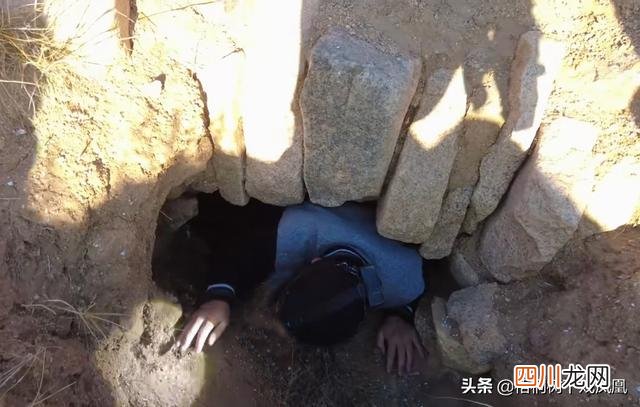 我的盗墓经历：挖到4件青铜器后不敢再往里挖了，怕洞塌了被活埋