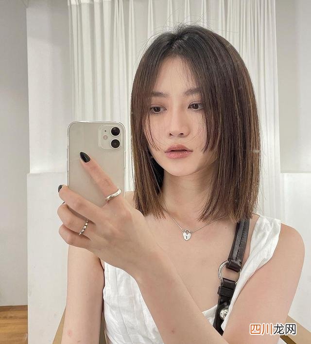 这种发型比“公主切”自然，比“波波头”轻盈，时尚减龄又显脸小