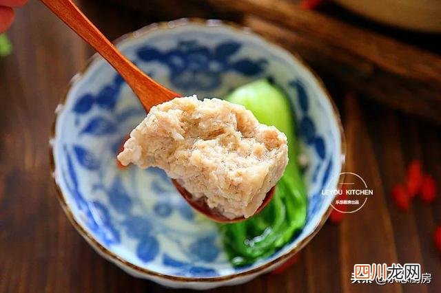 餐厅订年夜饭，常点的一道大菜，不煎不炸，蒸熟就可以上桌