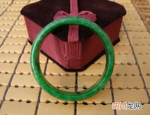 对庄翡翠市场在哪里?瓷底和干青种翡翠，它们之间谁更胜一筹