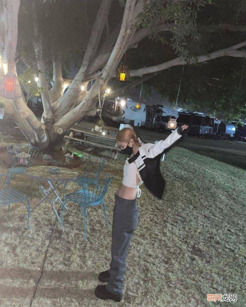 为什么劳工裤成为时装界潮物？解构名人如何将劳工裤穿得显瘦时尚