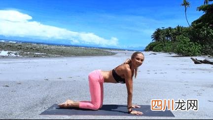 女生练腹部马甲线的动作 打造完美腹部线条，女性必须要练的10个瑜伽变体动作