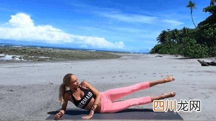 女生练腹部马甲线的动作 打造完美腹部线条，女性必须要练的10个瑜伽变体动作