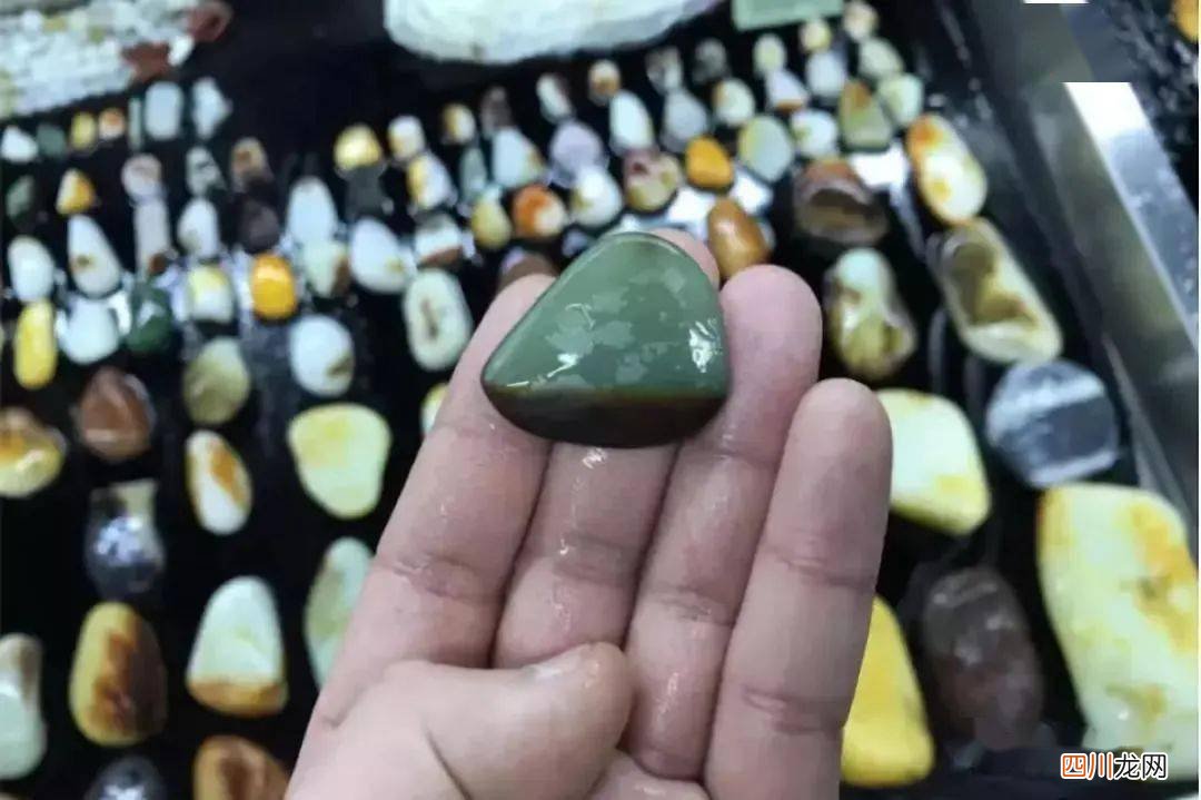 蓝色和田玉，和田玉沙枣青籽料你真的了解吗？