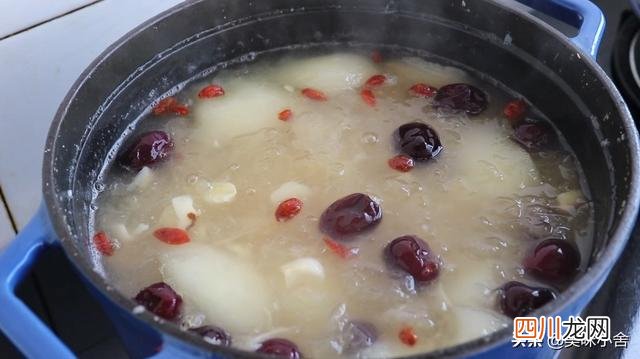 银耳莲子粥去火吗 银耳莲子粥，清热去火，营养好喝，一次熬一大锅不够喝