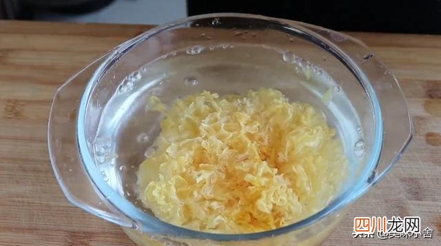 银耳莲子粥去火吗 银耳莲子粥，清热去火，营养好喝，一次熬一大锅不够喝