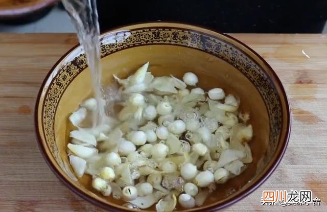 银耳莲子粥去火吗 银耳莲子粥，清热去火，营养好喝，一次熬一大锅不够喝
