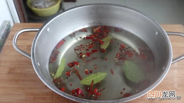 花生米别油炸着吃了，教你一个特色小吃做法，香酥脆爽，下酒必备