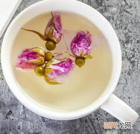 2010年的情人节晚上，老公从超市买回一袋500克的玫瑰花茶送给我