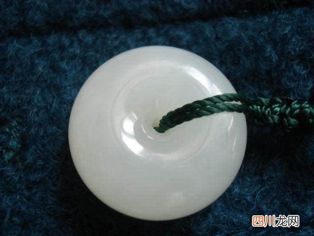 和田玉在佩戴一段时间之后会变黄？小编教你和田玉的保养方法
