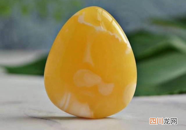 蜜蜡怎么辨别真假？如何鉴别蜜蜡真假，辨别蜜蜡真假的方法有哪些？