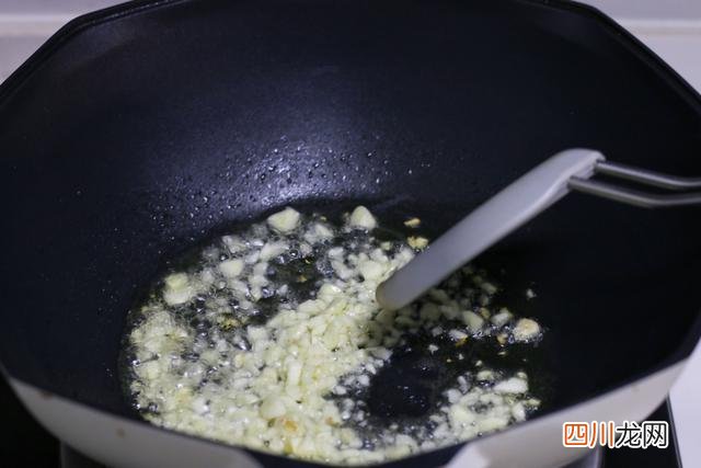 春节餐桌上，我家天天上桌的一道菜，酸爽可口，好吃不长胖