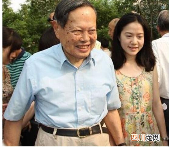 遭网友怒骂滚出中国 杨振宁96岁喜得贵子图片