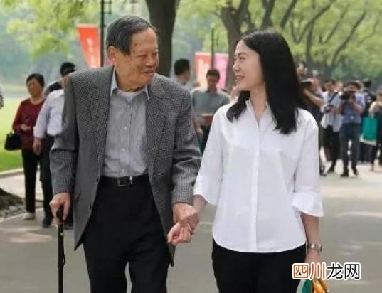遭网友怒骂滚出中国 杨振宁96岁喜得贵子图片