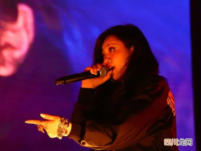 从不良少女到日本最红女Rapper 日本16岁rapper