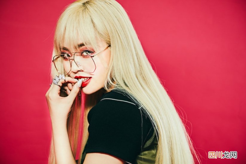 从不良少女到日本最红女Rapper 日本16岁rapper