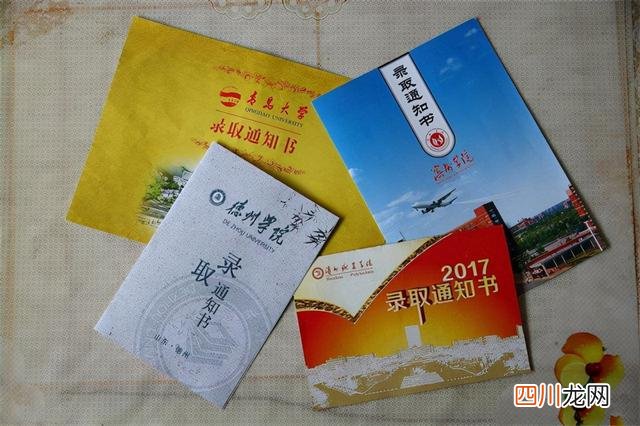 2017年农村四胞胎姐妹花同时考上大学，父母给她们一人买一部手机