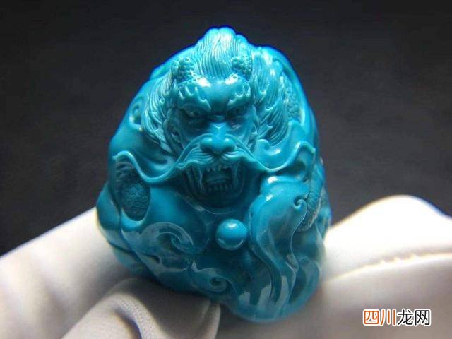 你盘绿松石戴手吗？今天咱们来聊聊，绿松石与手那些事儿！