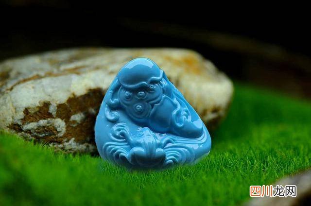你盘绿松石戴手吗？今天咱们来聊聊，绿松石与手那些事儿！