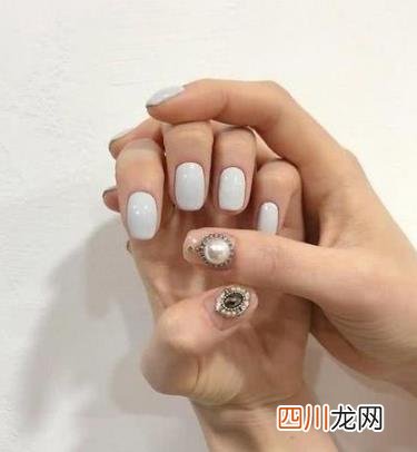 纯色美甲的N种打开方式 当下潮流纯色美甲都在这
