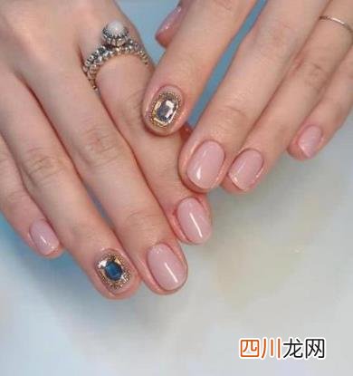 纯色美甲的N种打开方式 当下潮流纯色美甲都在这
