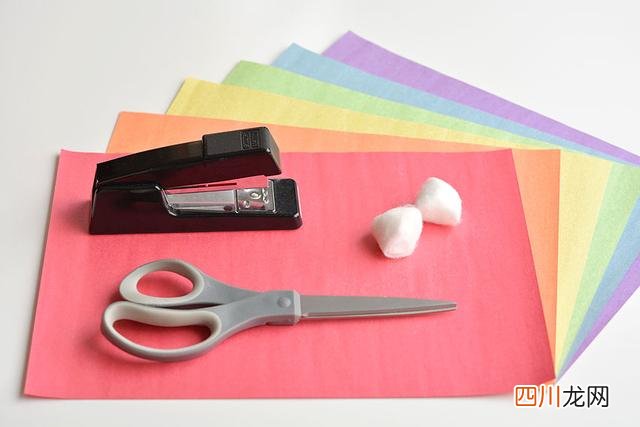 幼儿园彩纸手工花朵制作方法教师节 幼儿园手工教程：用彩纸和棉花制作美丽的彩虹，简单又好看