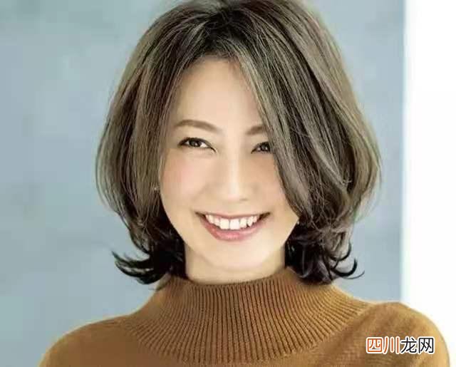 女人年纪大了，长发和短发哪个更适合？美发师：发质和发量说了算