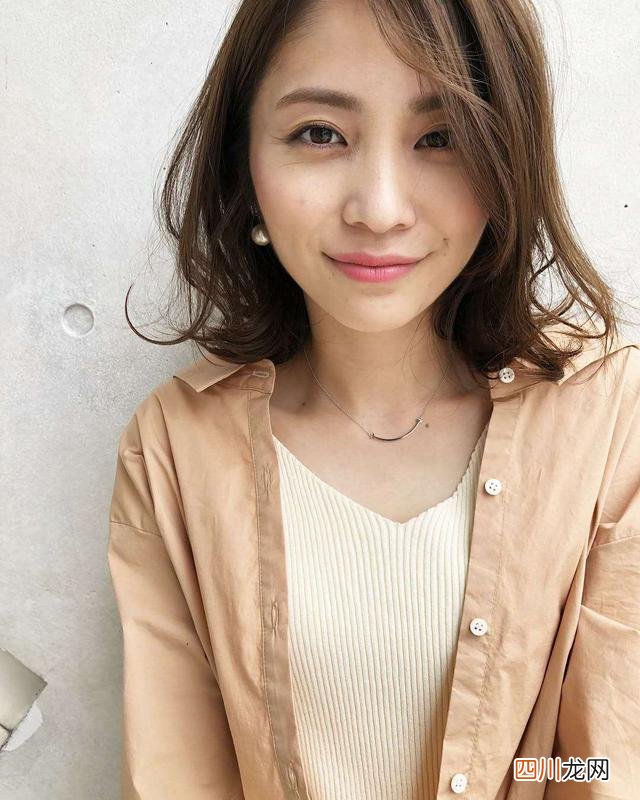 女人年纪大了，长发和短发哪个更适合？美发师：发质和发量说了算