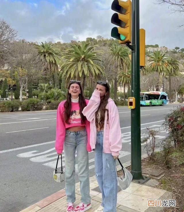 春天穿搭图片 春天“时髦精”姐妹出街LOOK，洋气有范，让人忍不住多看几眼