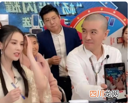 黄圣依带86岁婆婆直播卖货惹争议：老人熬夜不合适
